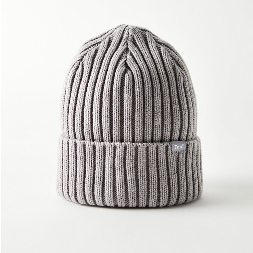 Aritzia TNA Rush Beanie